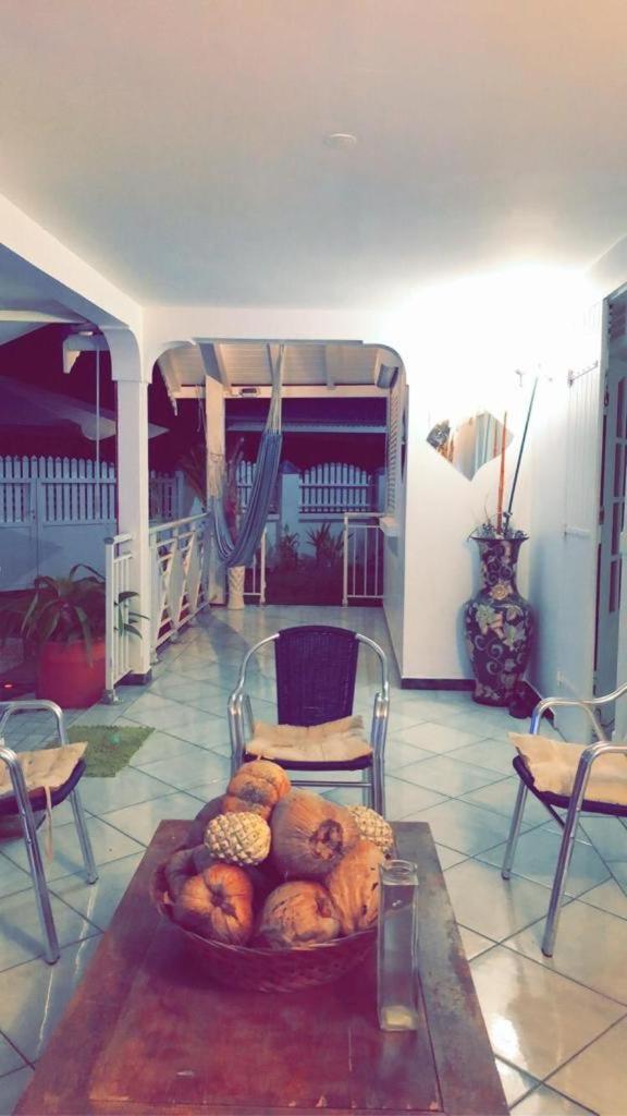 Le Sable Bleu - Evasion Tropicale A Sainte-Anne - Plage 5Min - Piscine - Parking - Logement Climatise - Vue Sur Les Palmiers - Parfait Pour Sejours En Famille Ou Entre Amis Zewnętrze zdjęcie