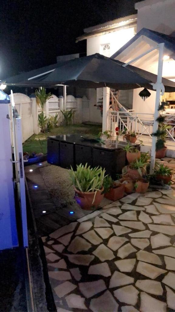 Le Sable Bleu - Evasion Tropicale A Sainte-Anne - Plage 5Min - Piscine - Parking - Logement Climatise - Vue Sur Les Palmiers - Parfait Pour Sejours En Famille Ou Entre Amis Zewnętrze zdjęcie